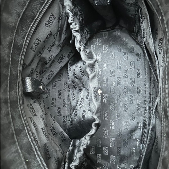 Michael Kors diaper bag black with gray logo - Picture 4 of 4